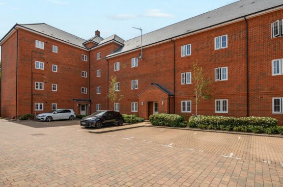 Charteris Close Image