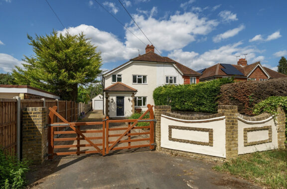 Scotland Farm Road Image