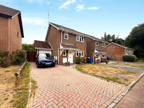 Hunts Close Image