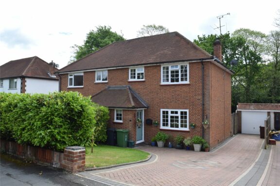 Hawthorn Road Image