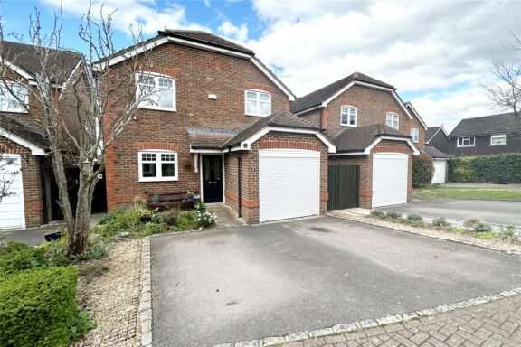 Arlott Close Image