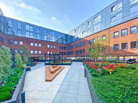 16-22 Pembroke Broadway Image