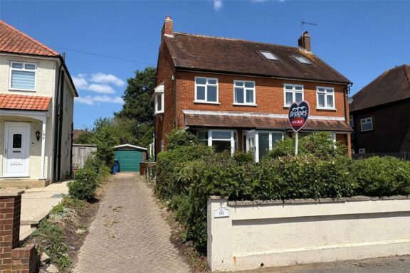 Lower Farnham Road Image