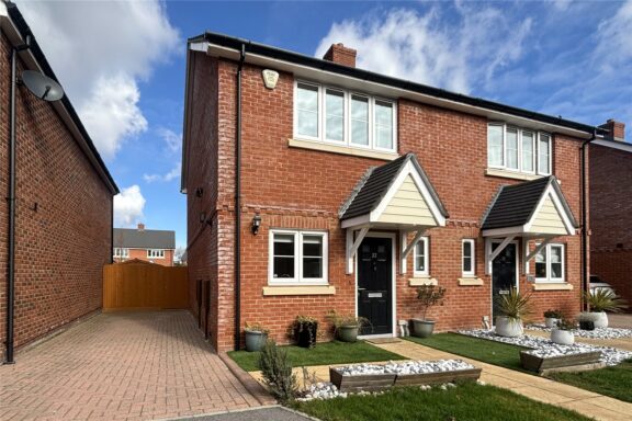 Skylark Place Image
