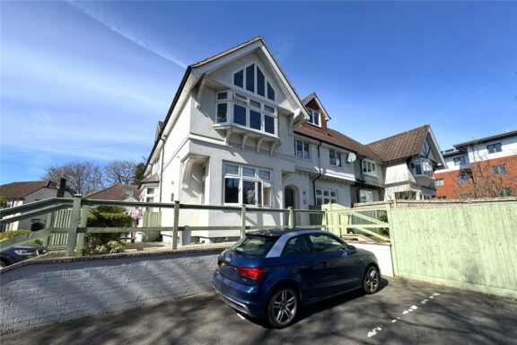 Clockhouse Road Image