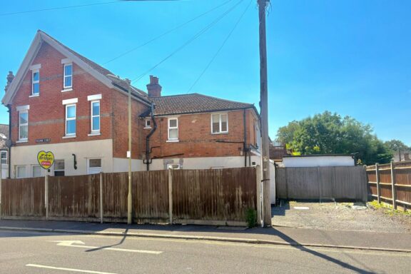 Queens Road Image