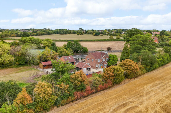 Goughs Barn Lane, Jealotts Hill Image